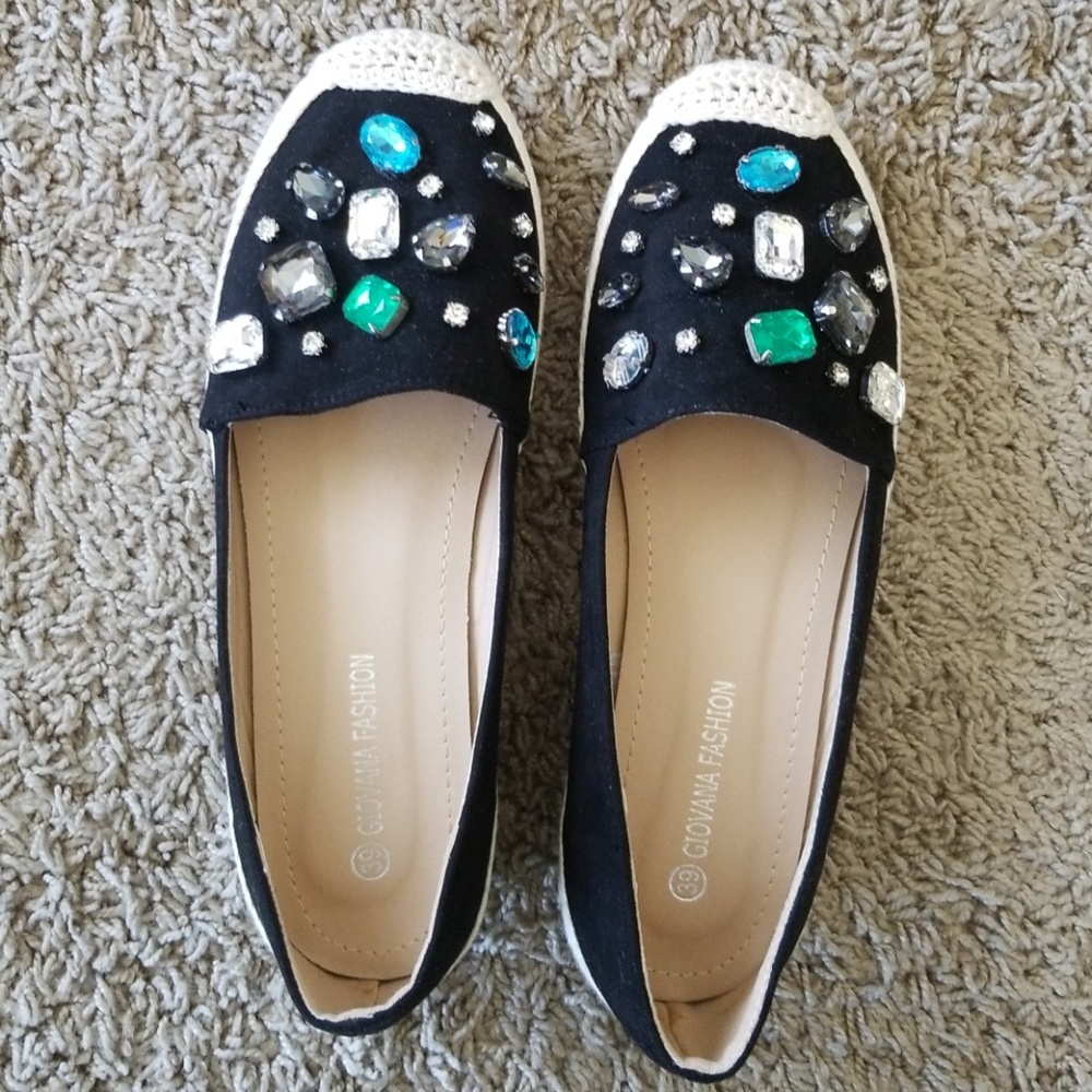 Black flat shoes With sparkling stones